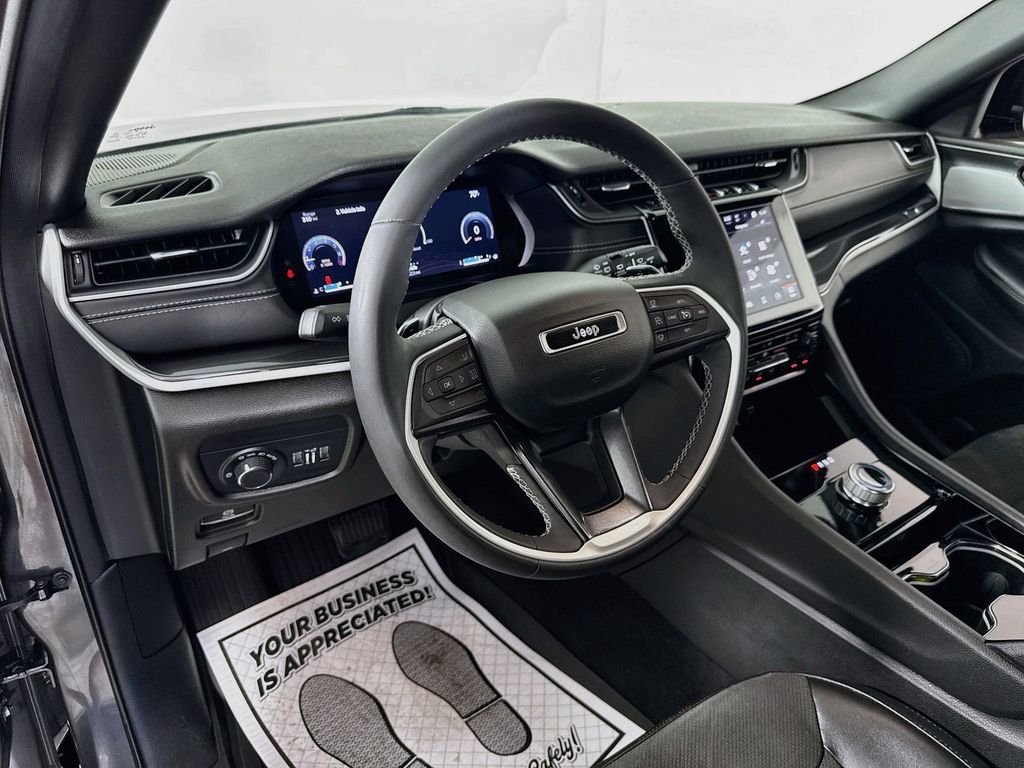 Used 2023 Baltic Gray Metallic Clearcoat Jeep Altitude image 15