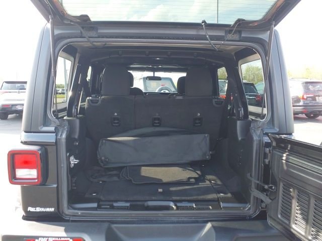 Used 2022 Black Jeep Unlimited Sport Altitude image 20