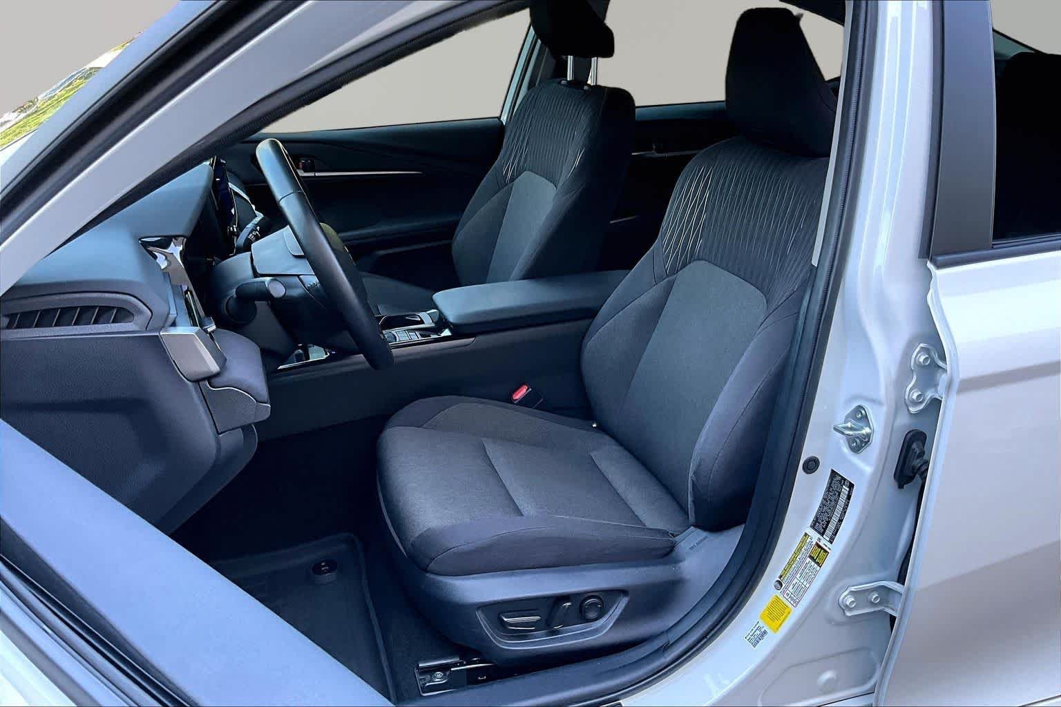 Used 2025 Ice Cap Toyota LE image 8