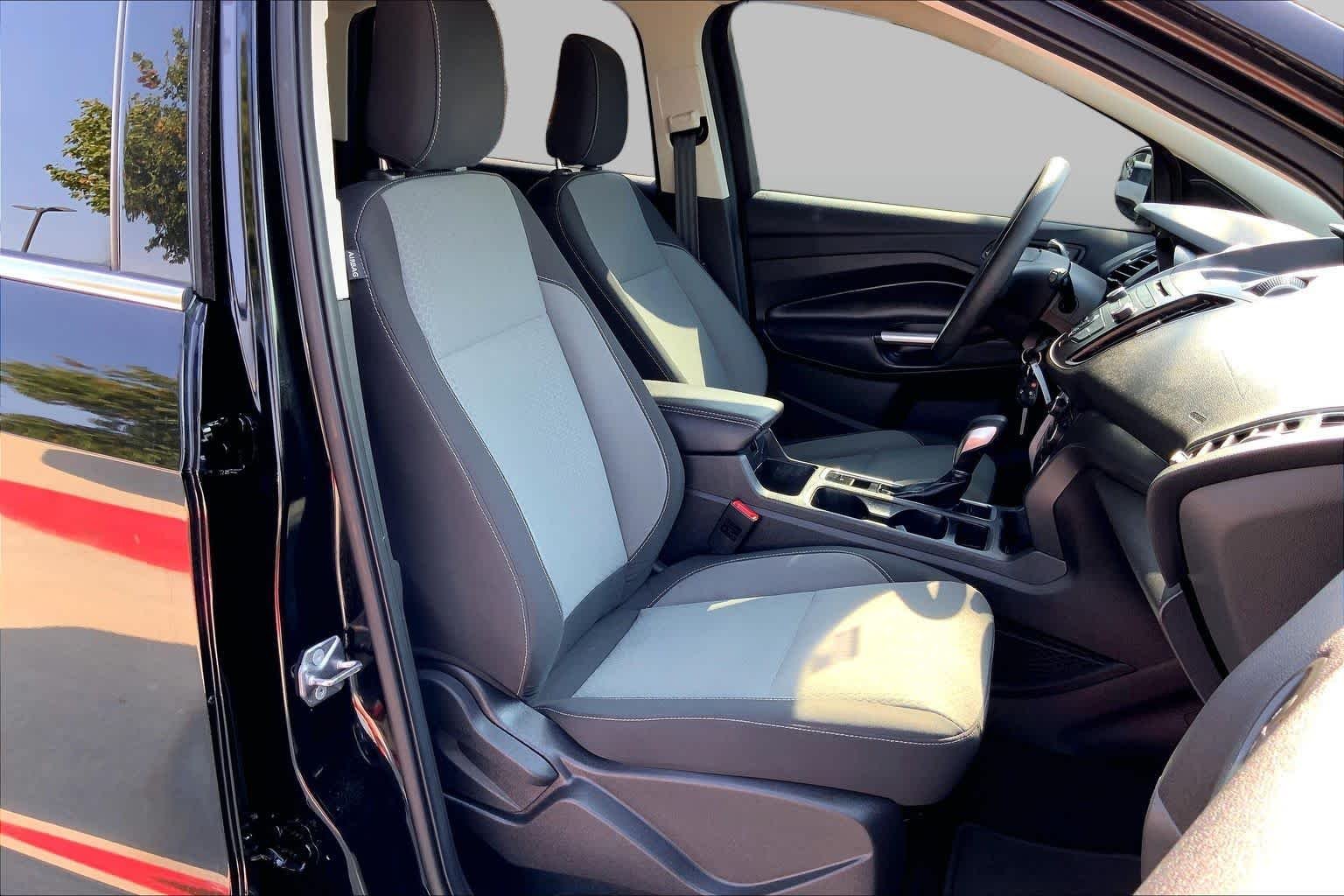 Used 2018 Shadow Black Ford SE image 9
