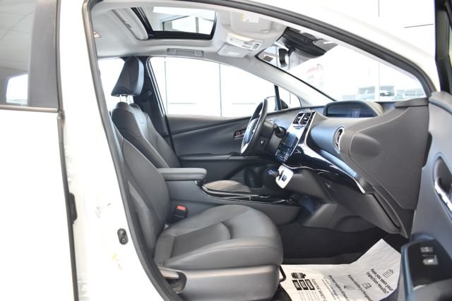 Certified Used 2017 White Toyota Four image 12