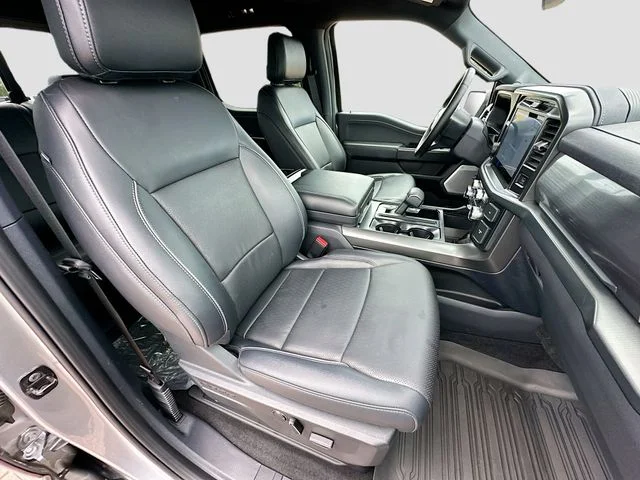 Used 2025 Silver Ford Lariat image 28