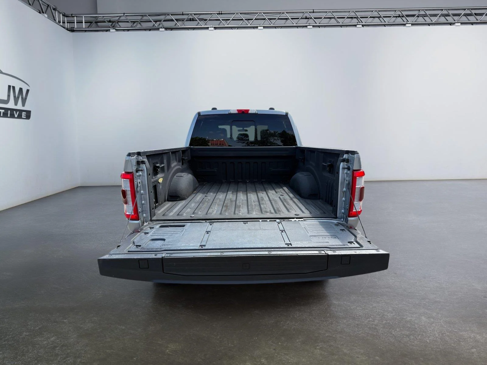 Used 2023 Iconic Silver Ford LARIAT image 23