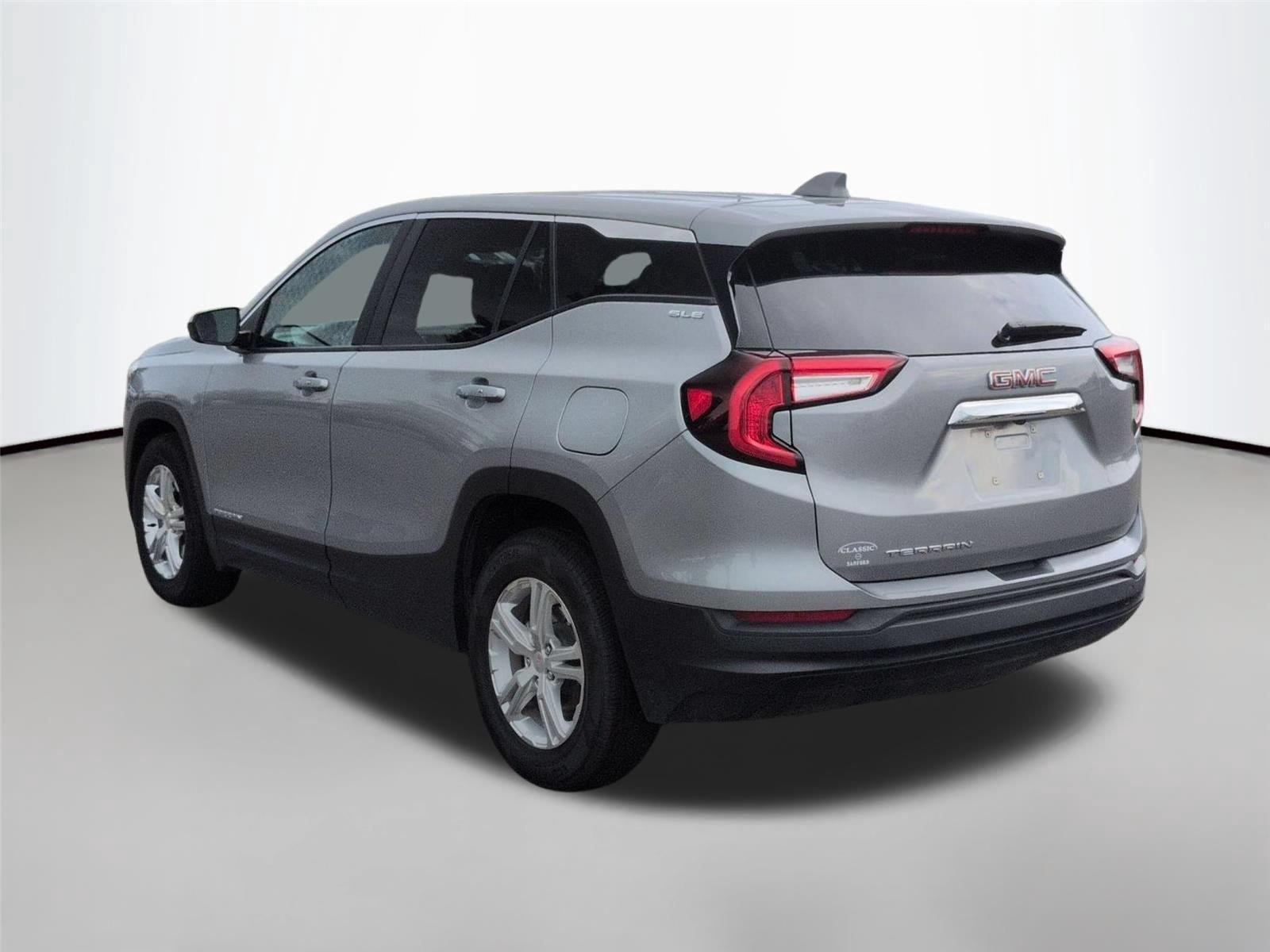 Used 2024 Sterling Metallic GMC SLE image 3