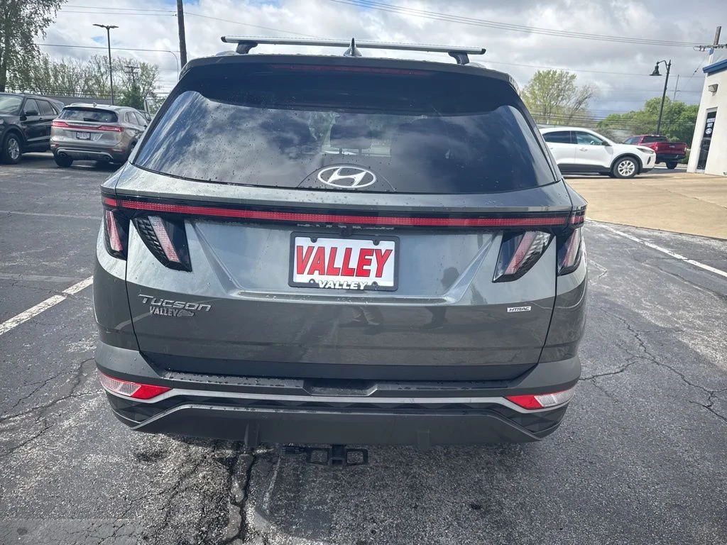 Used 2022 Gray Hyundai SEL image 4