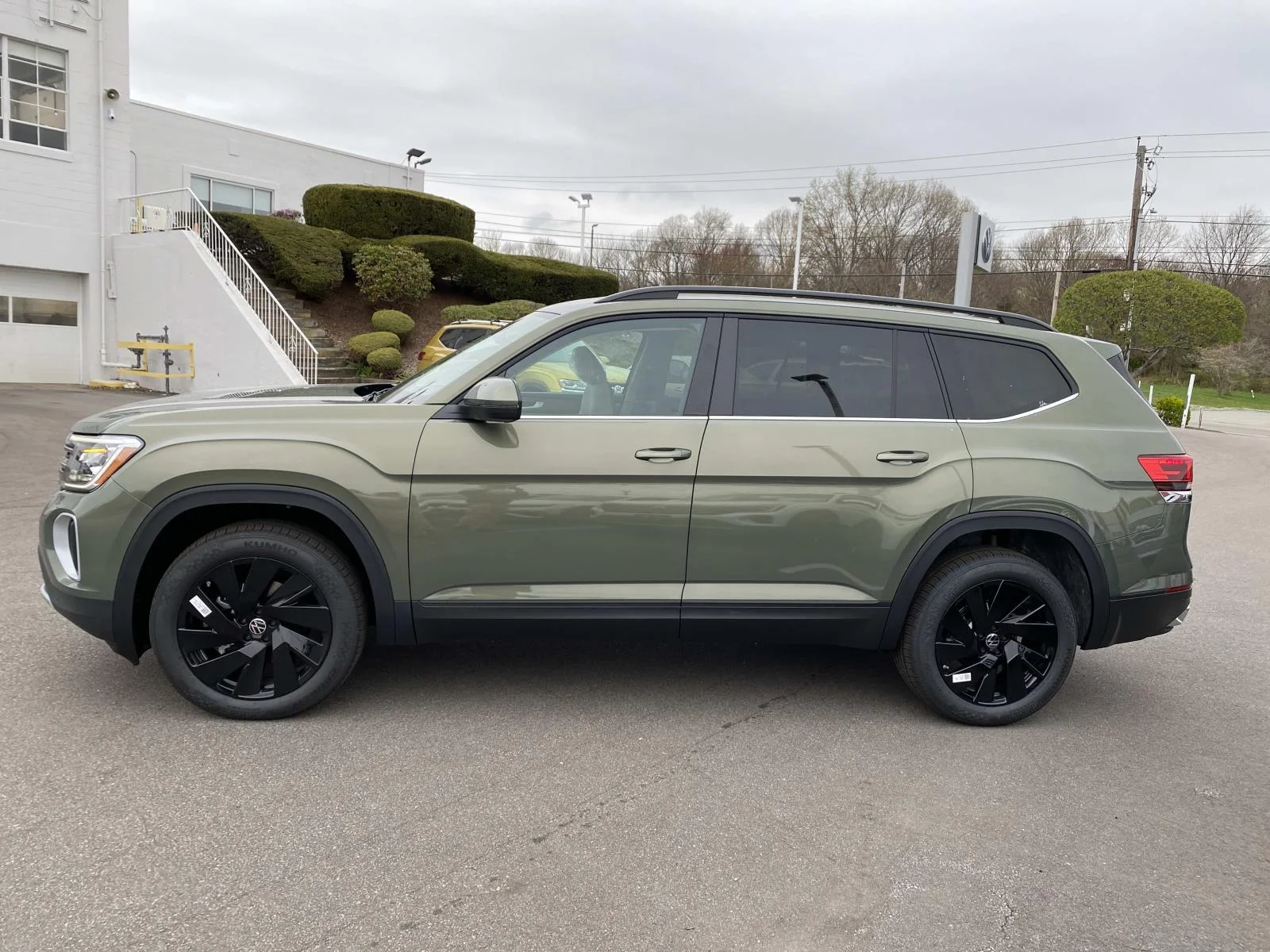 New 2026 Avocado Green Pearl Volkswagen 2.0T SE w/Technology 4MOTION image 2