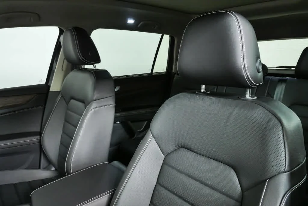New 2026 Deep Black Pearl Volkswagen 2.0T SEL image 5