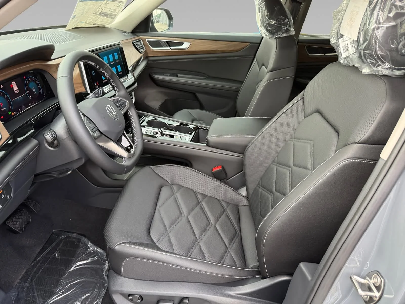 New 2026 Pure Gray Volkswagen 2.0T SE w/Technology image 11