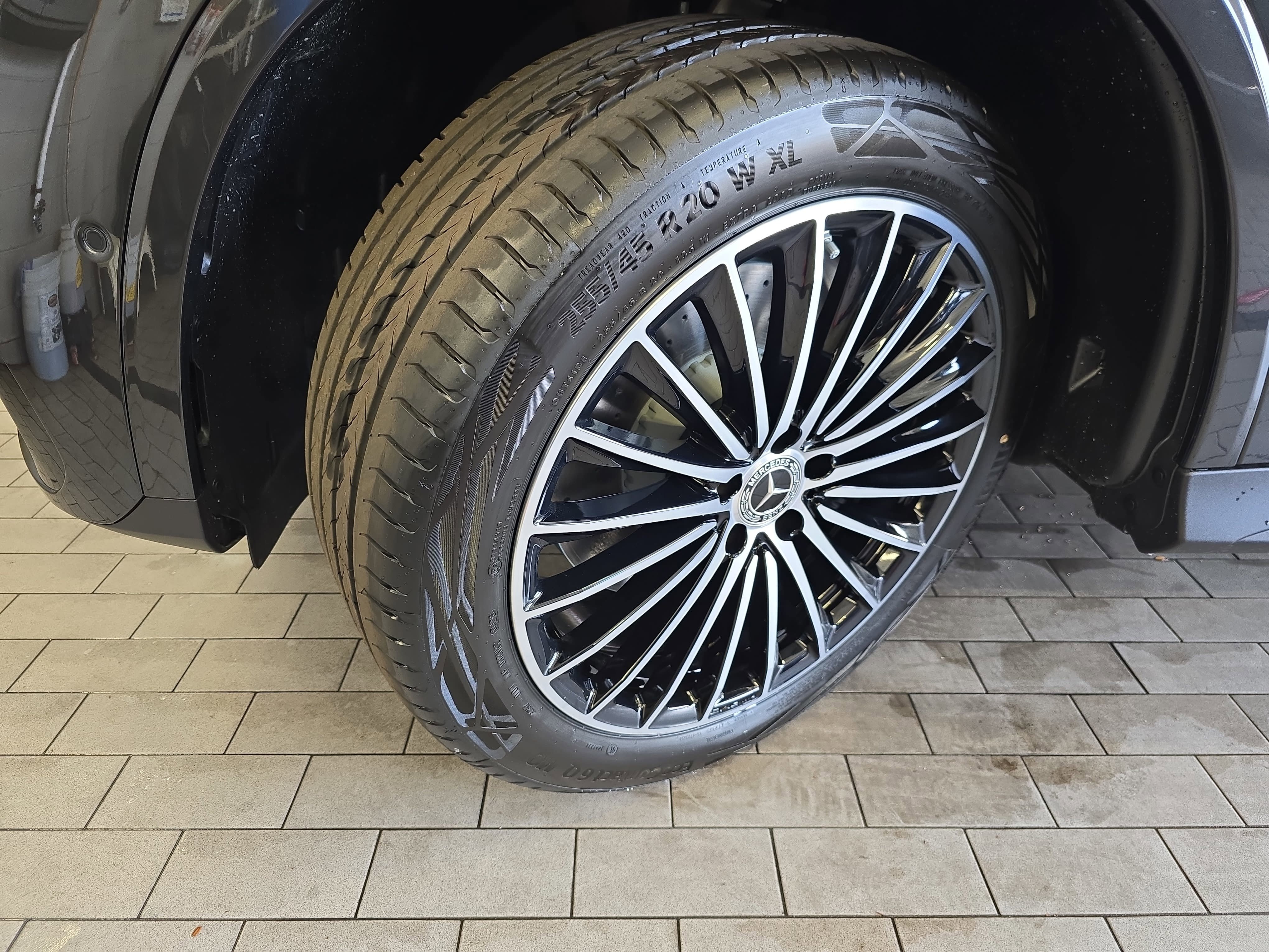 New 2026 Graphite Grey Metallic Mercedes-Benz GLC300 image 35