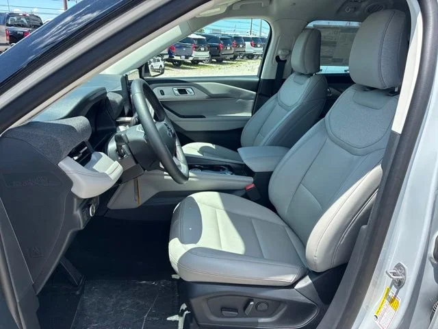 New 2026 Space White Metallic Ford Active image 17