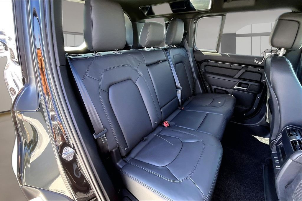 New 2026 SANTORINI BLACK Land Rover S image 10