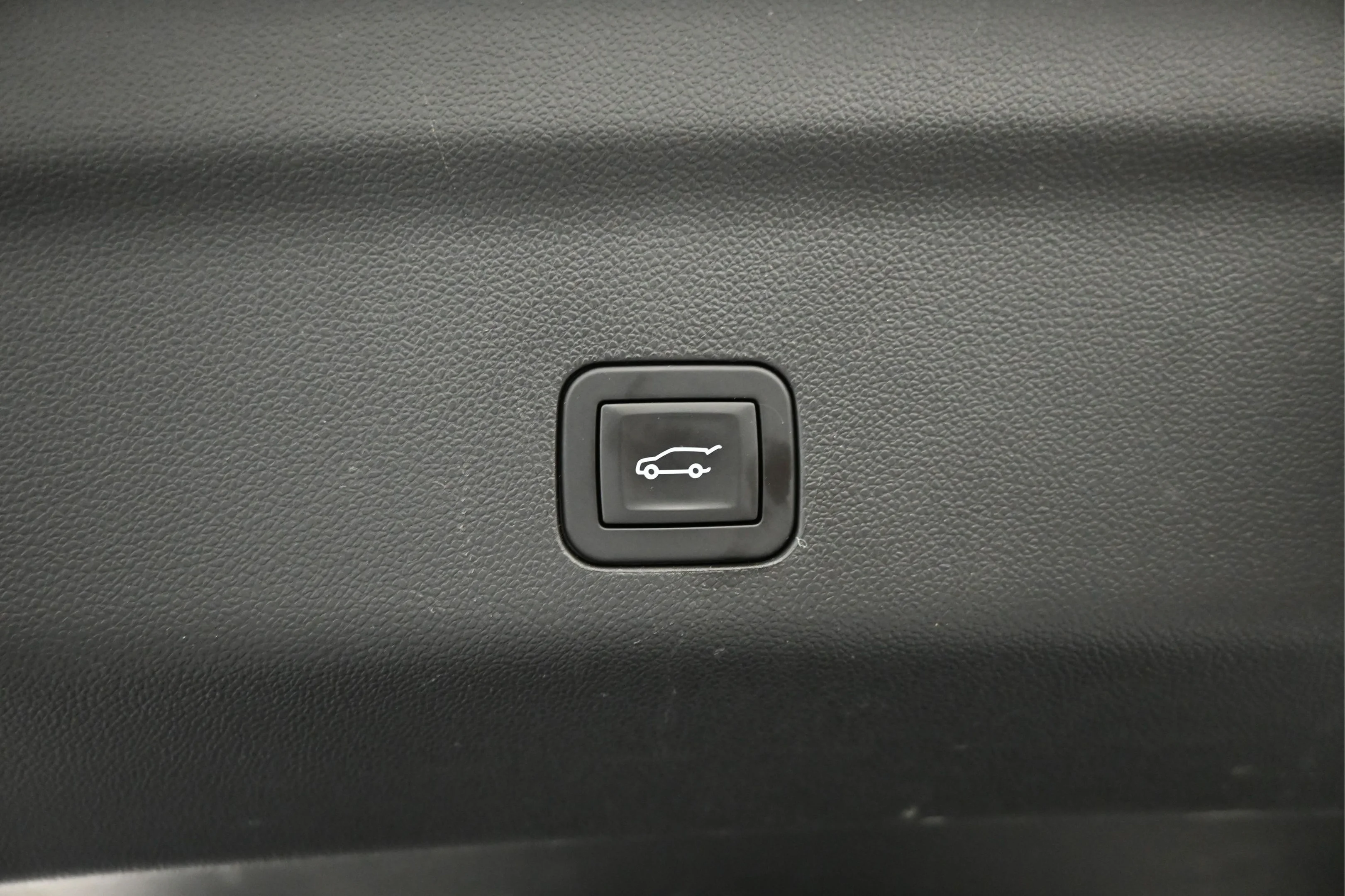 Used 2025 Summit White Chevrolet LT image 11