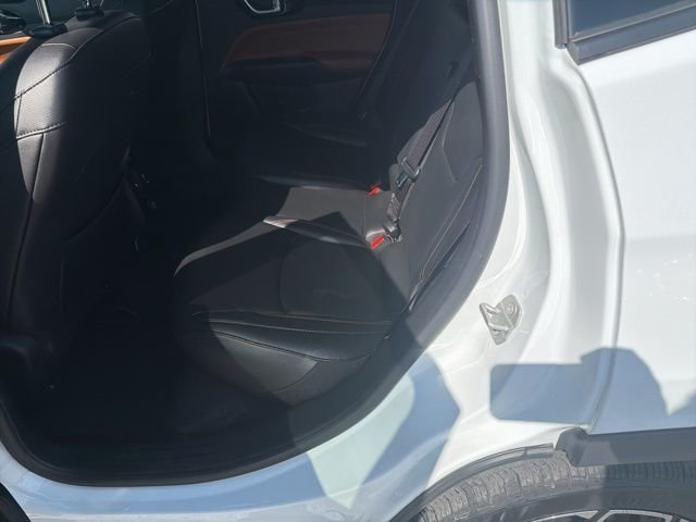 Used 2024 White/off-white Jeep Limited image 9