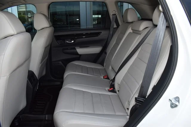 Used 2024 Platinum White Pearl Honda EX-L image 11