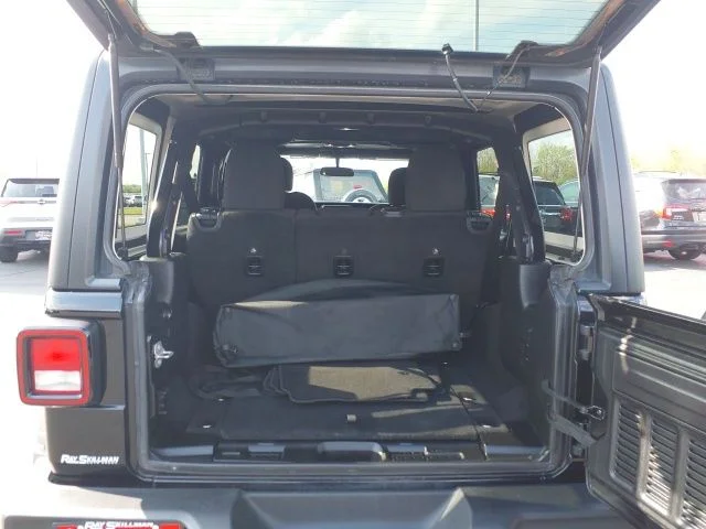 Used 2022 Black Jeep Unlimited Sport Altitude image 20