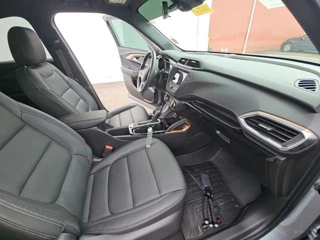 Used 2023 Gray Chevrolet ACTIV image 32