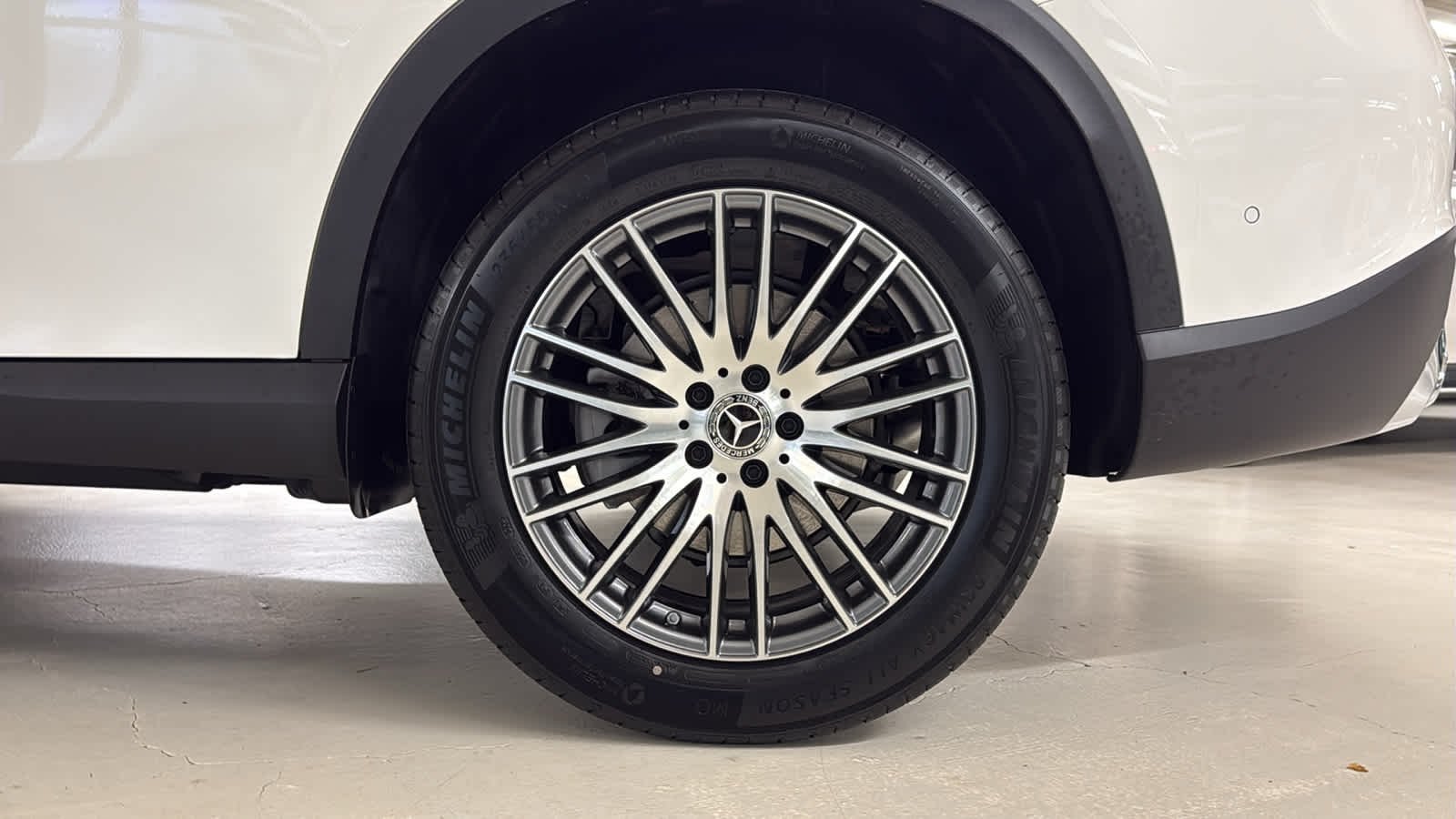 New 2026 Polar White Mercedes-Benz GLC 300 image 12