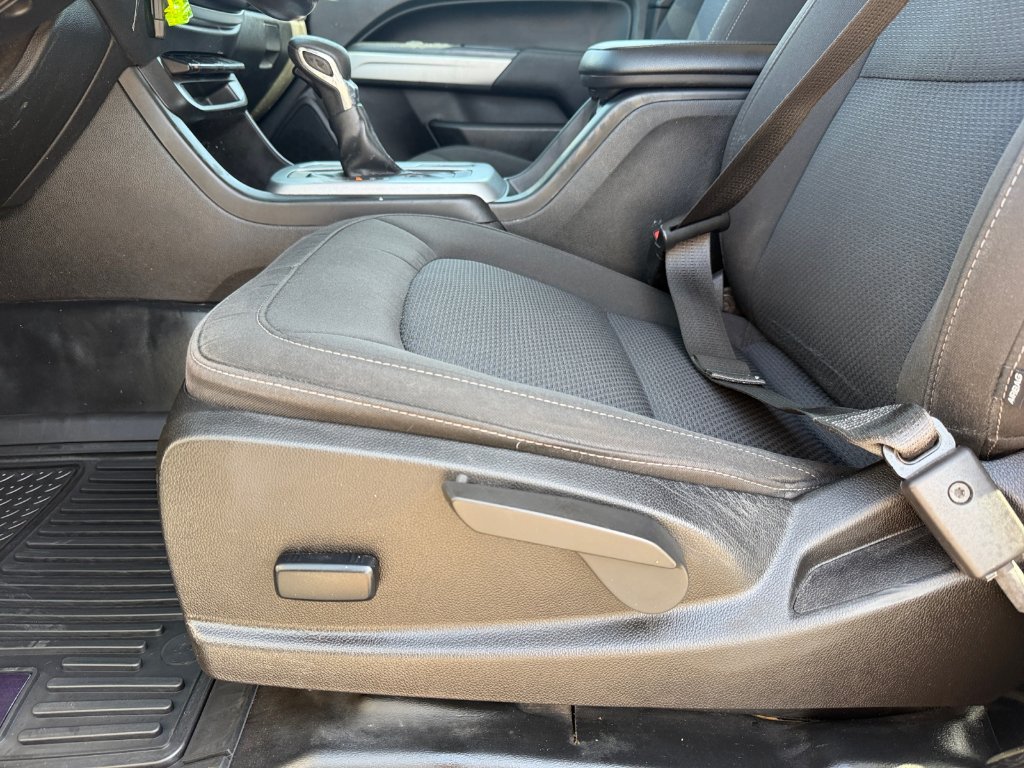 Used 2022 Summit White Chevrolet 2WD LT image 10