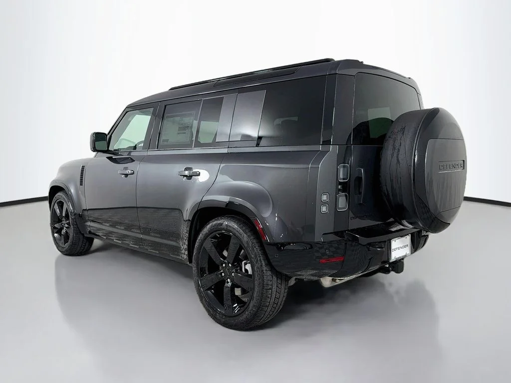 New 2026 Carpathian Grey Land Rover X-Dynamic SE image 7