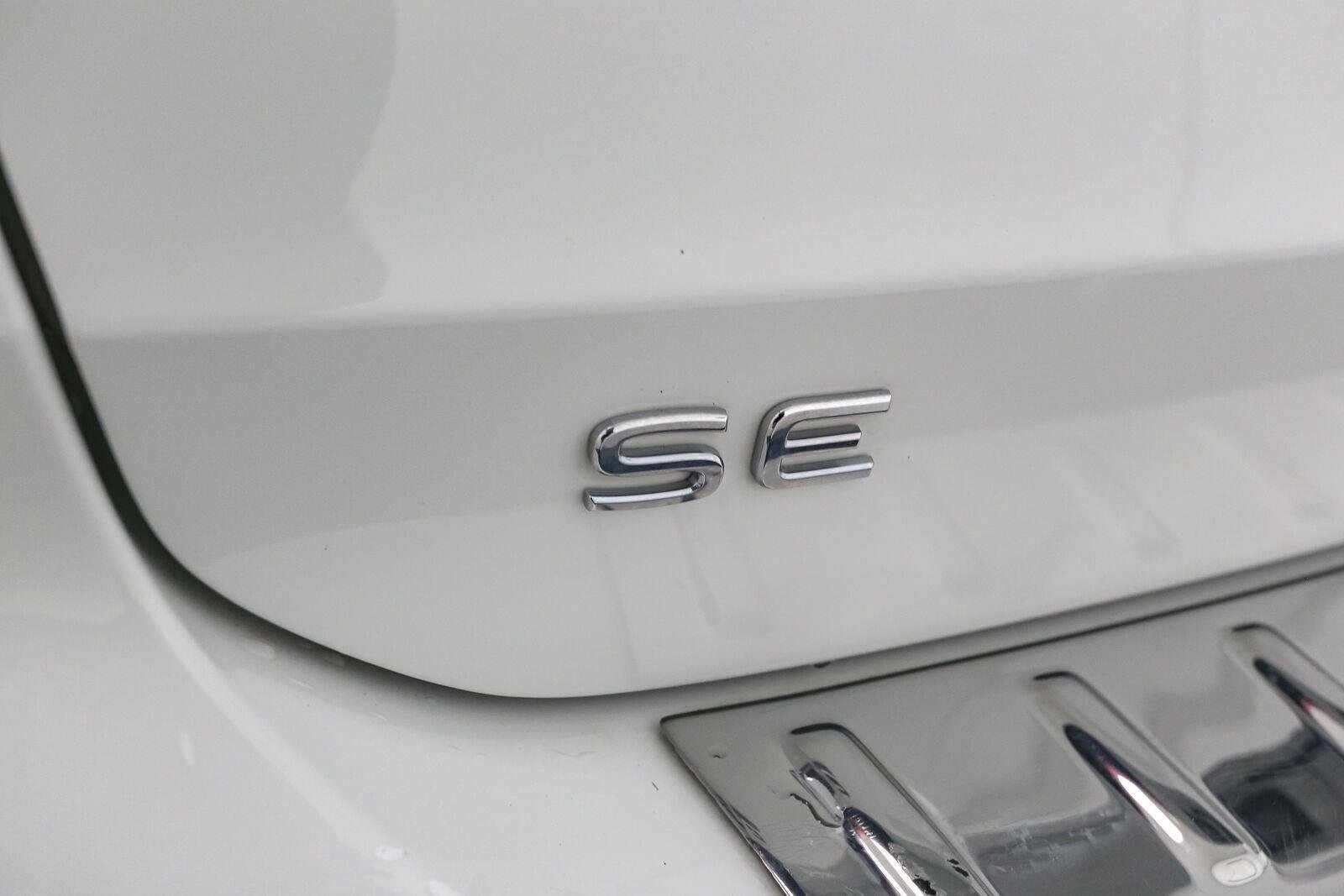 Used 2023 Pure White Volkswagen SE image 13