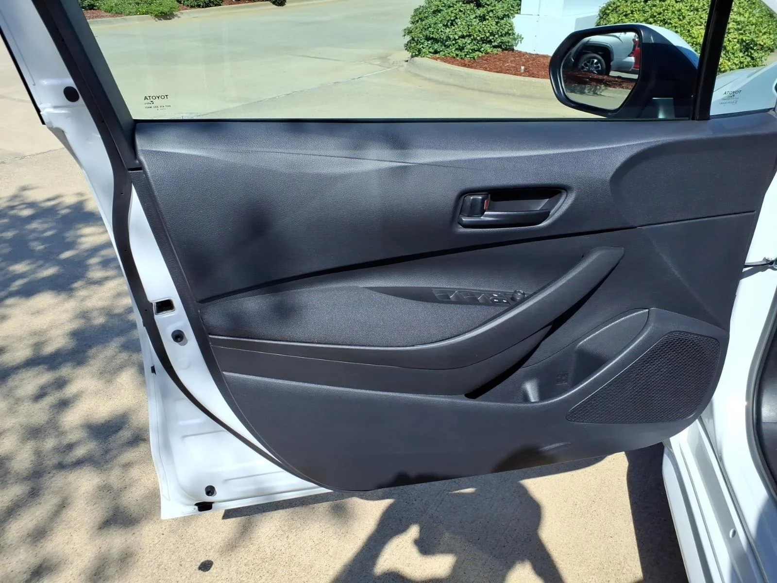 Used 2025 Wind Chill Pearl Toyota LE image 17