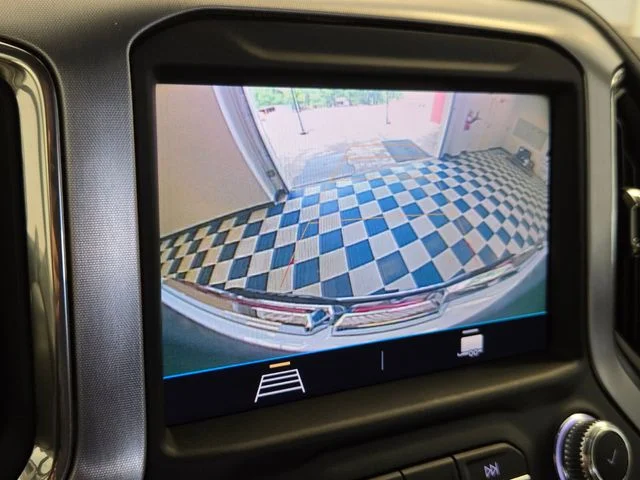 Used 2022 White GMC SLE image 20