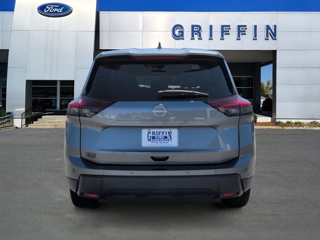 Used 2025 Gray Nissan SV image 8
