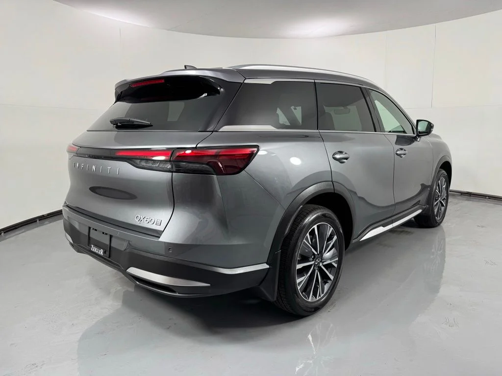 Certified Used 2026 Gray INFINITI LUXE image 3