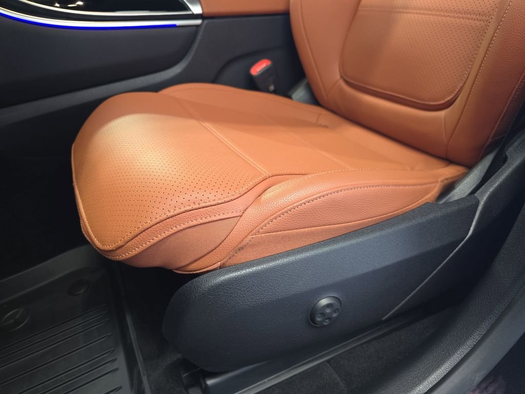 Certified Used 2026 Black Mercedes-Benz GLC 300 image 32