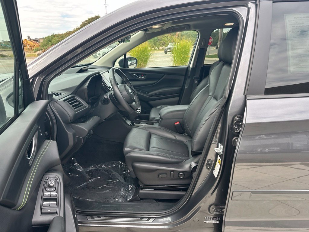 Used 2025 Gray Subaru Onyx Edition Touring image 12