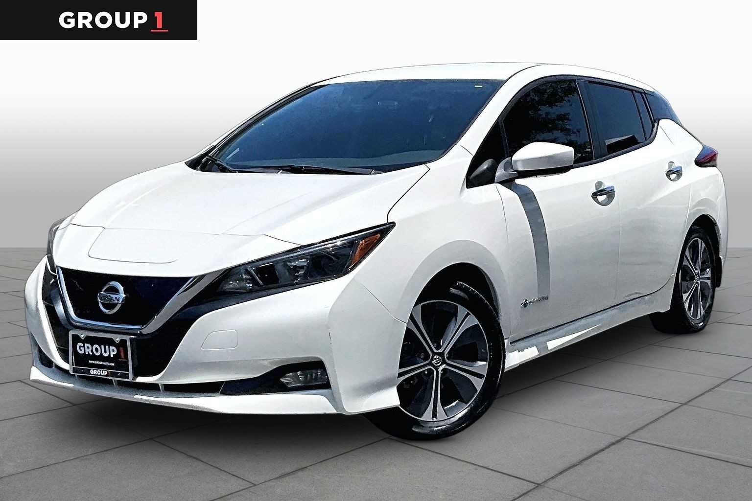 Used 2019 Pearl White Tricoat Nissan SV image 1