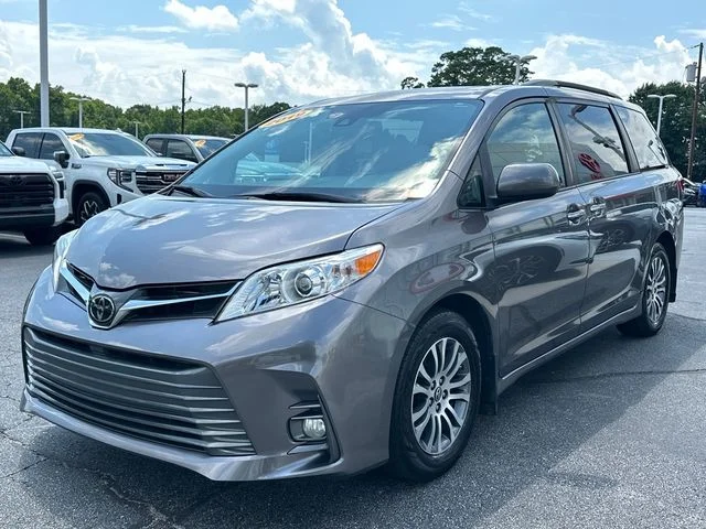 Used 2019 Gray Toyota XLE image 7