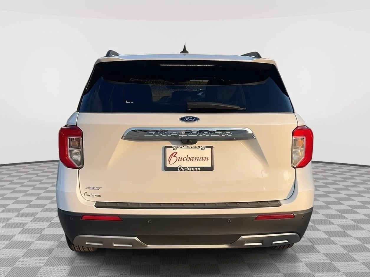 Used 2024 Star White Metallic Tri-Coat Ford XLT image 6
