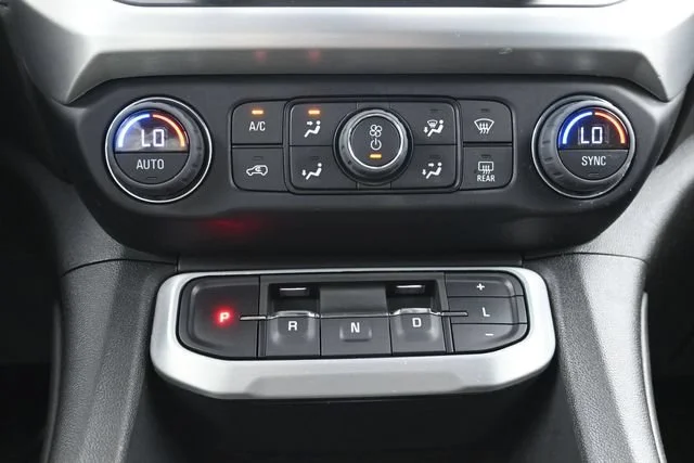 Used 2023 Summit White GMC SLE image 18