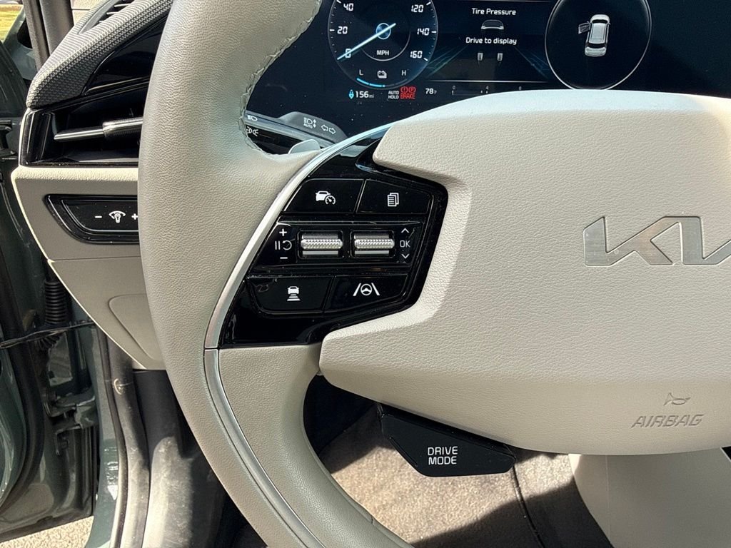 Used 2023 Cityscape Green Kia Wind image 11