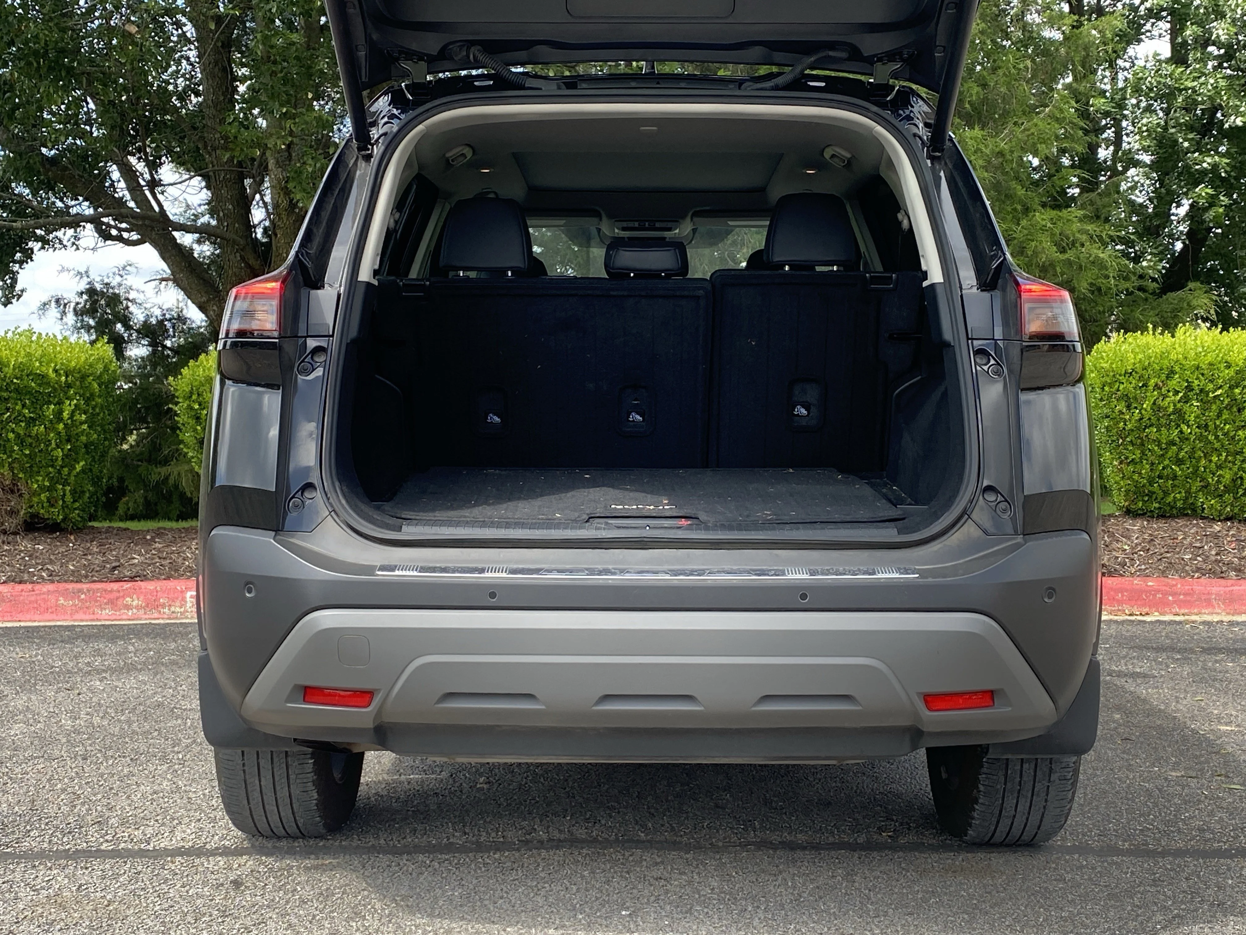 Used 2023 Super Black Nissan SV image 6