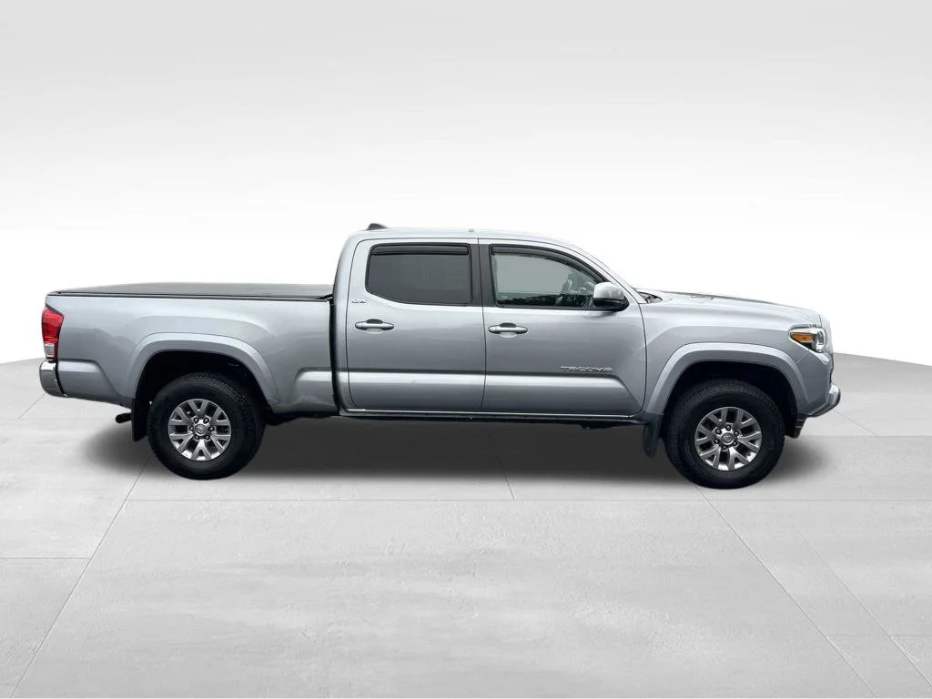 Used 2017 Silver Toyota SR5 image 6