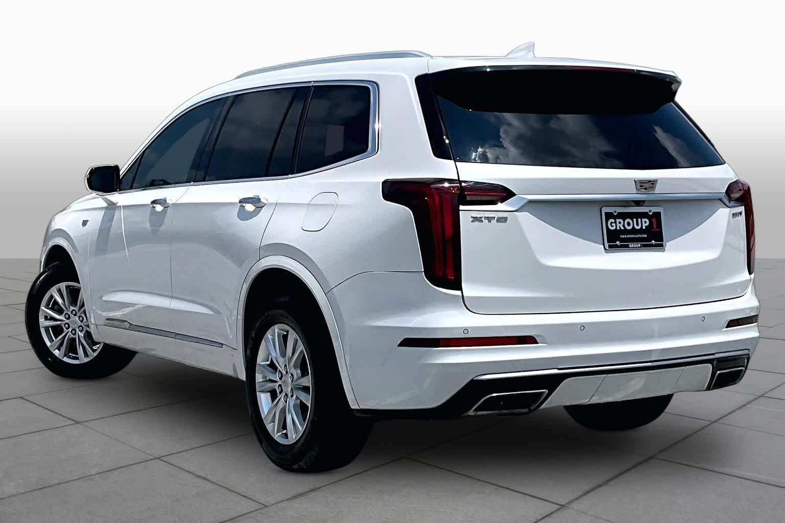 Used 2021 Crystal White Tricoat Cadillac Luxury image 12
