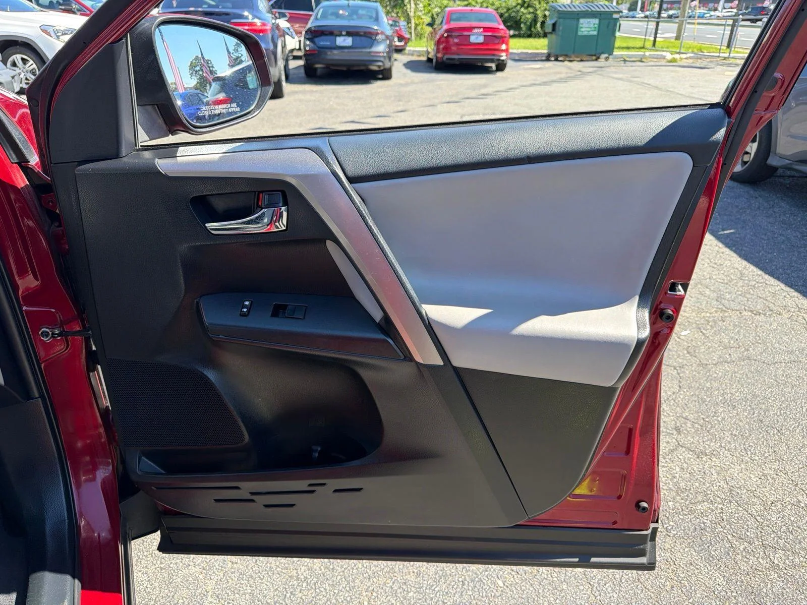 2018 Toyota RAV4 XLE - Photo 14