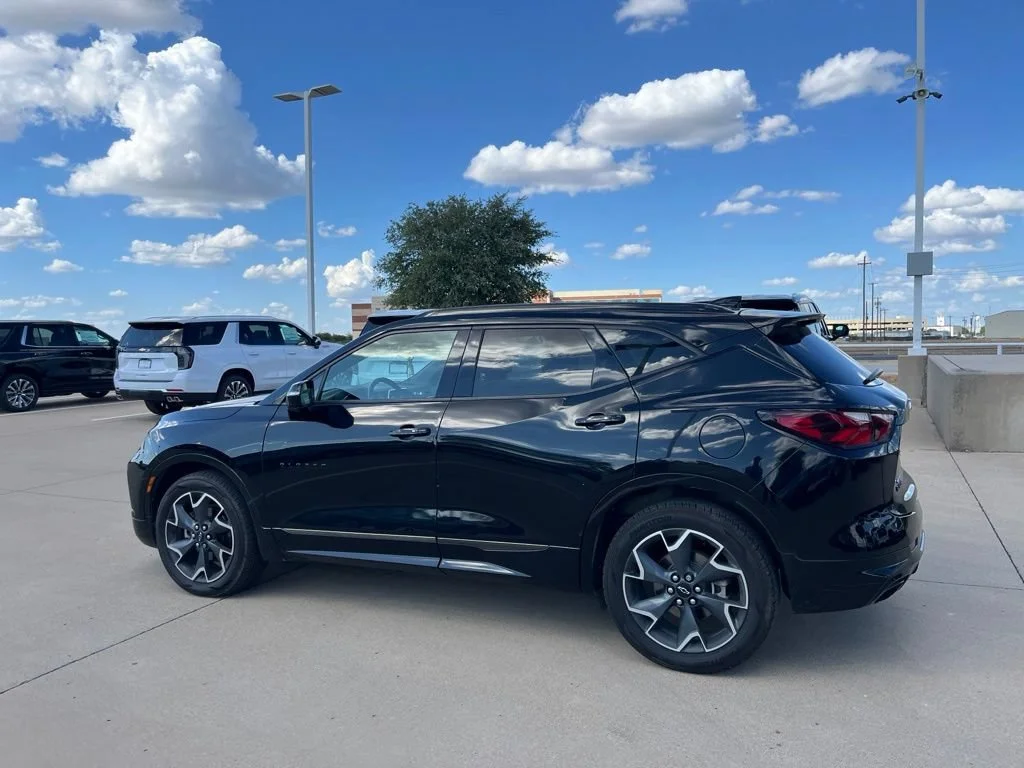 Used 2020 BLACK Chevrolet RS image 3