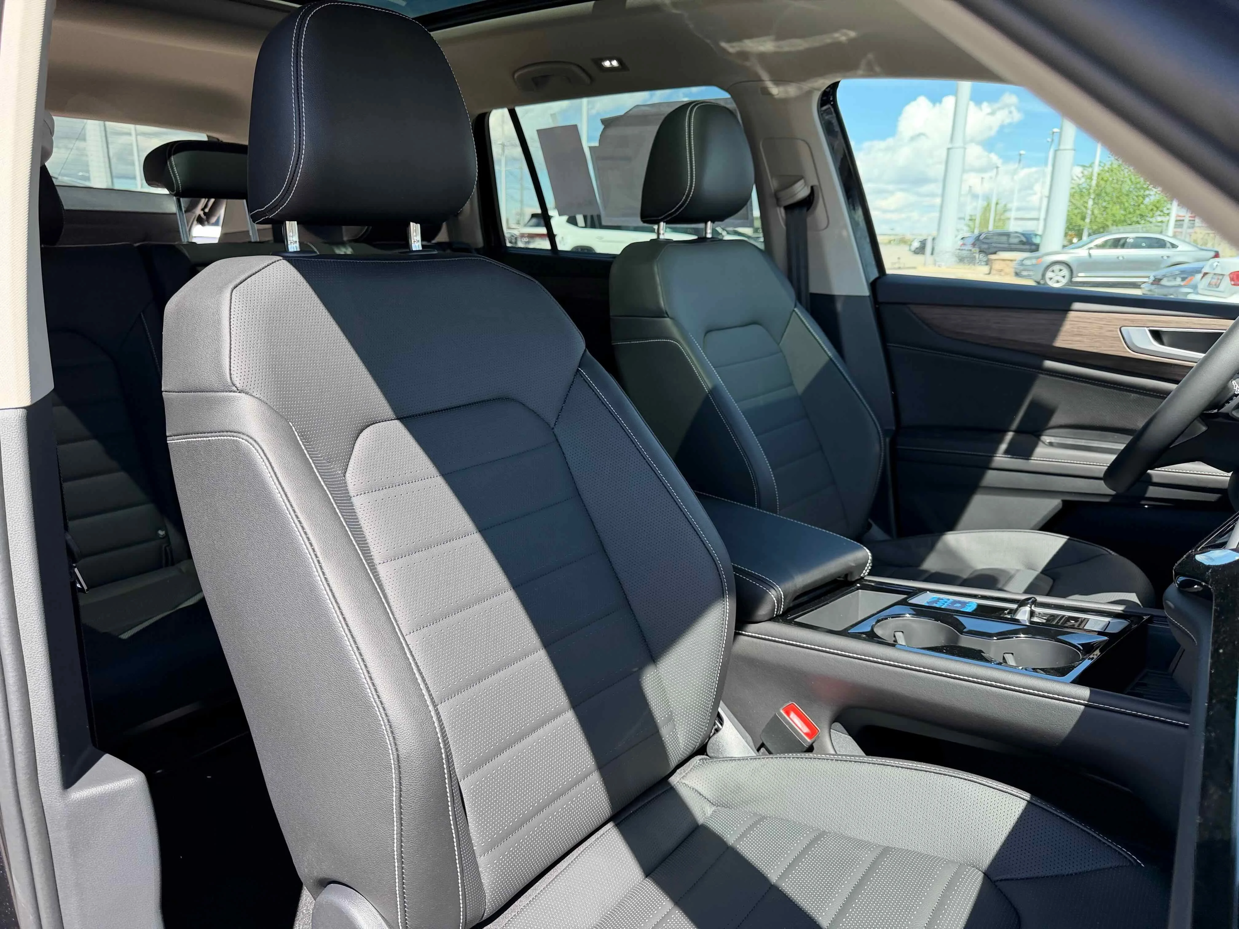 New 2026 Deep Black Volkswagen 2.0T SEL image 31