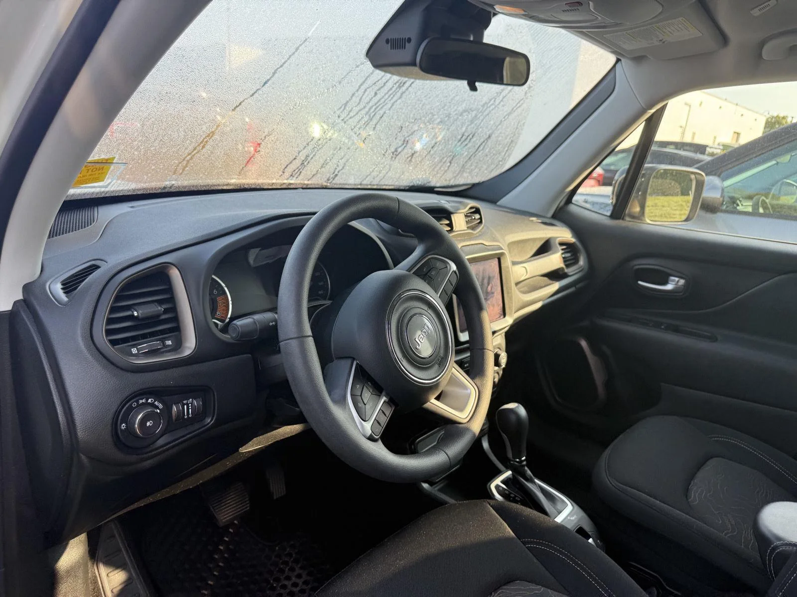 Used 2023  Jeep Upland image 8