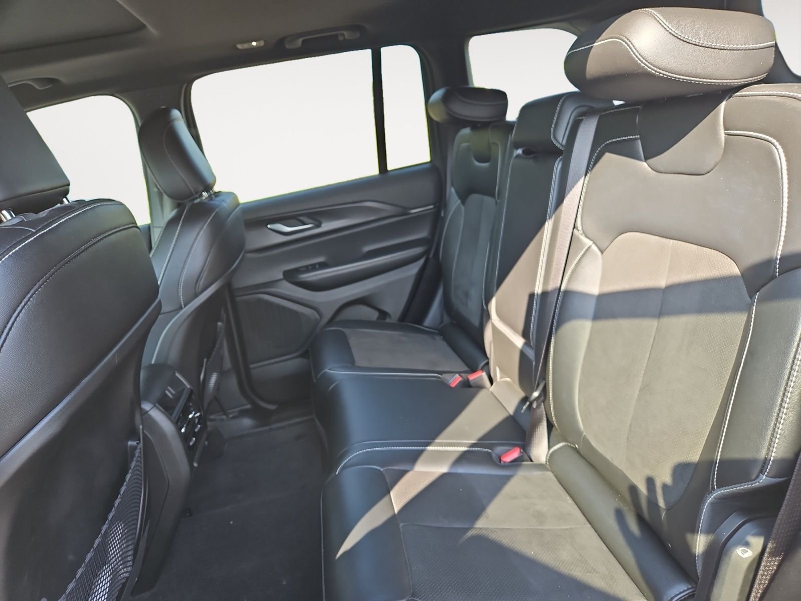 Used 2024 White Jeep Altitude image 13