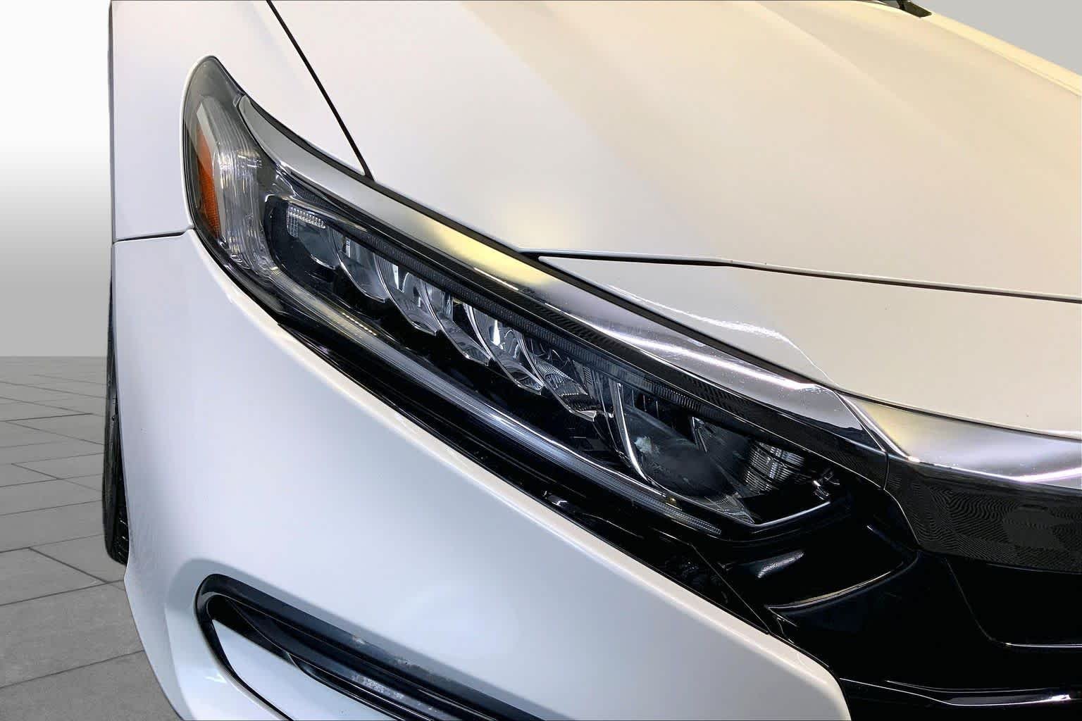 Used 2020 Platinum White Pearl Honda EX-L image 27