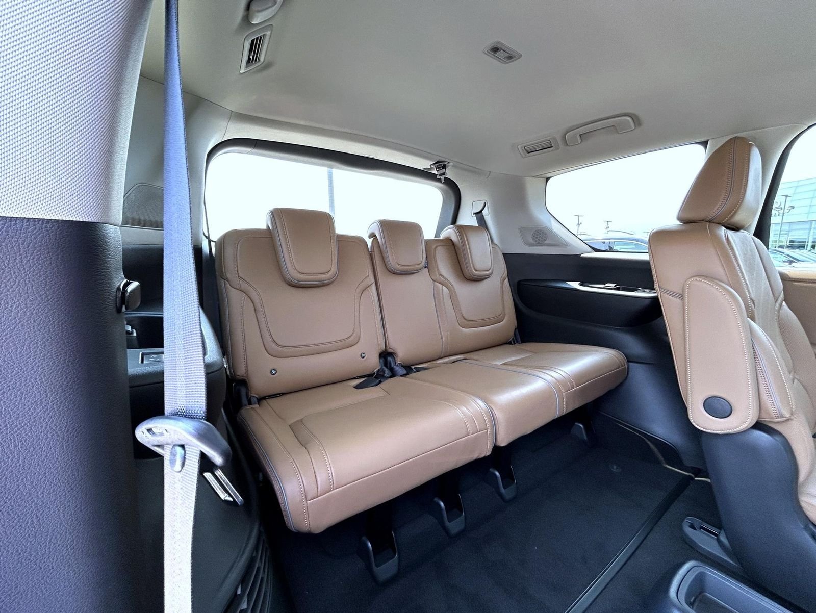 New 2027 RADIANT WHITE INFINITI Luxe 4WD image 19