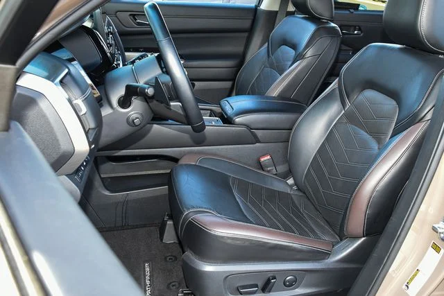 Used 2025 White Nissan Platinum image 17