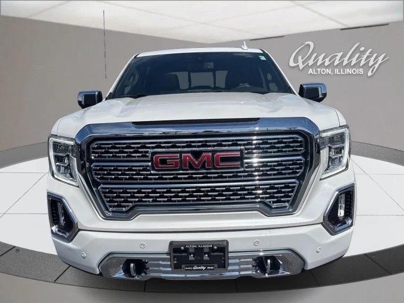 Used 2022 White Frost Tricoat GMC Denali image 11