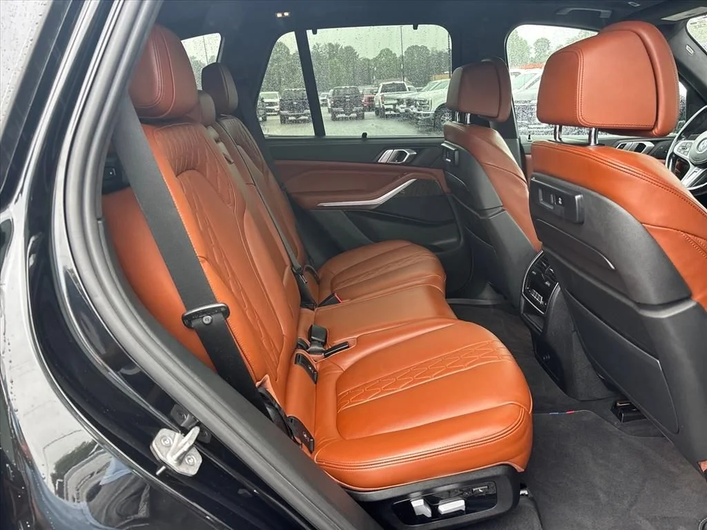 Used 2022 Black BMW sDrive40i image 14