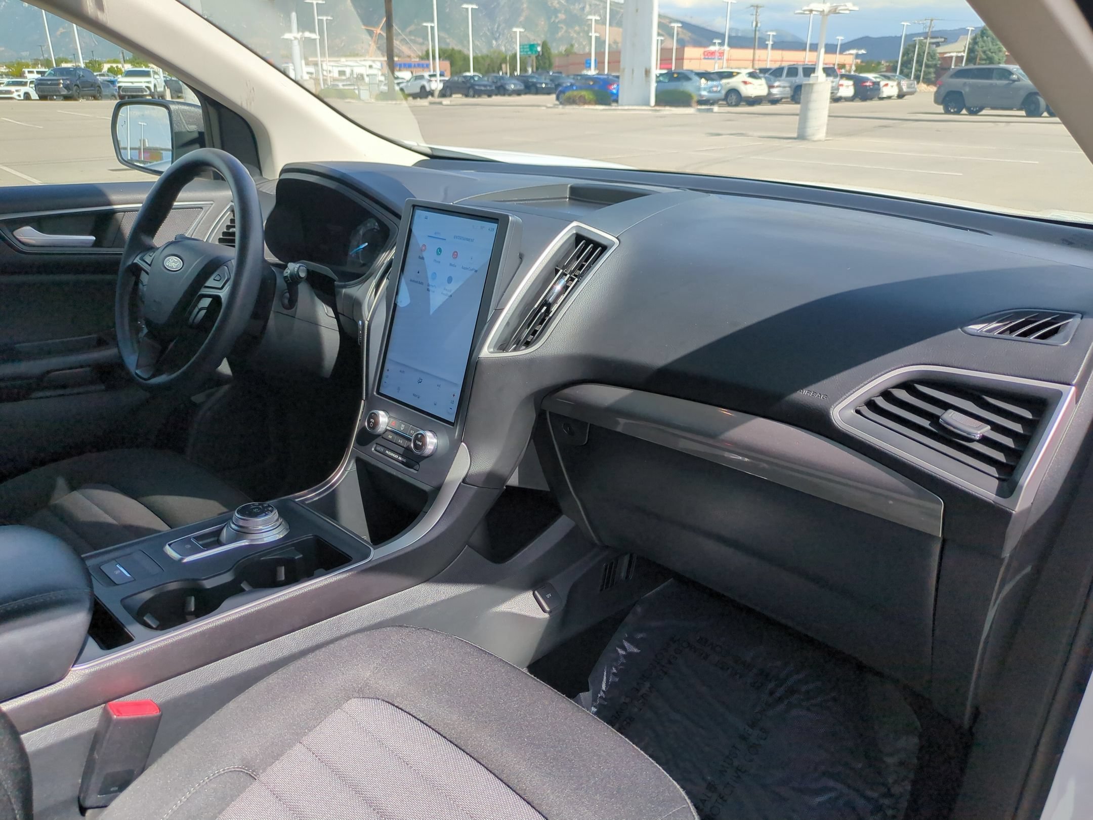 Used 2022 Oxford White Ford SE image 31
