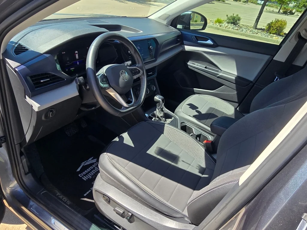 Used 2022 Platinum Gray Metallic Volkswagen SE image 26